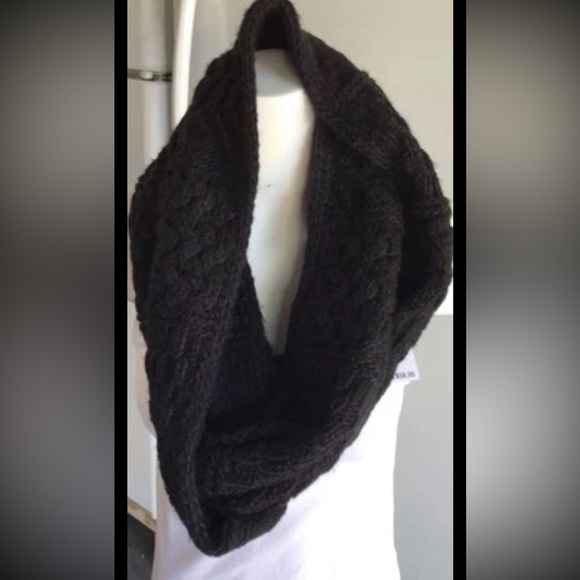 NWT MICHAEL Michael Kors Womens Patchwork Knit Infinity Loop Scarf Black - Picture 10 of 15